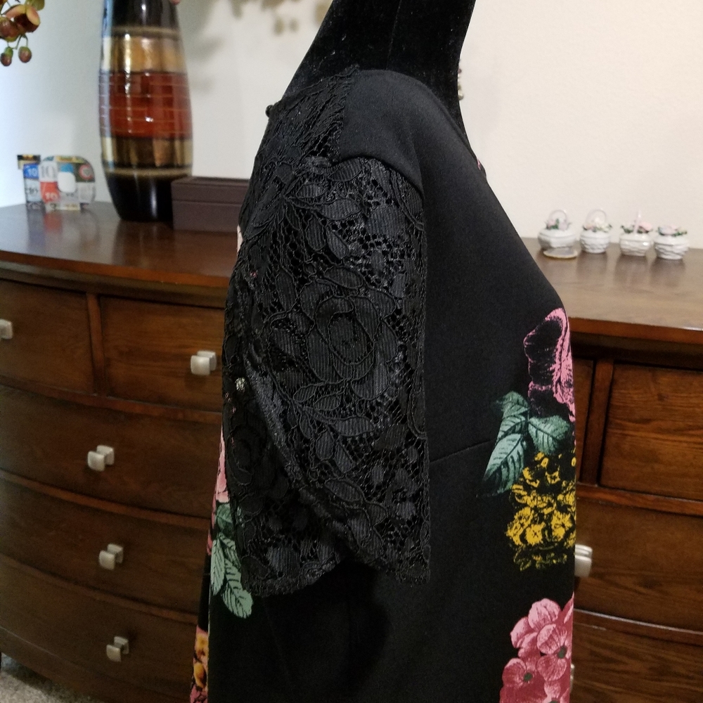 Dress - Picture 3 of 4